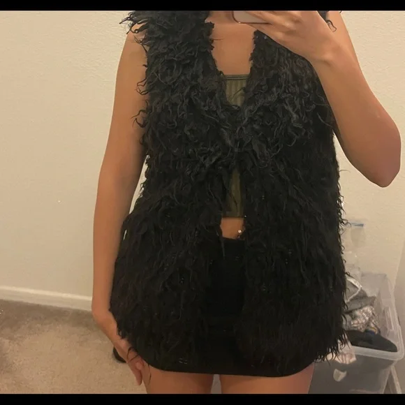 h&m black faux fur vest - Picture 2 of 2